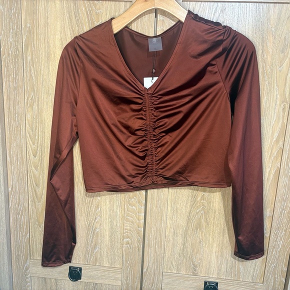 Alia Pure Black Ruched Rashguard - Picture 3 of 5